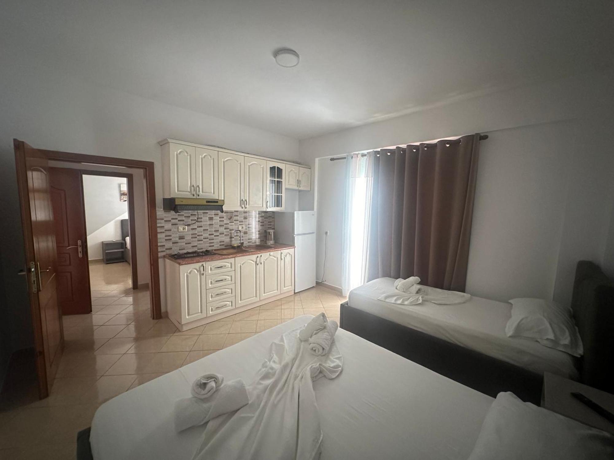 Skenderi Apartments 卡萨米尔 外观 照片